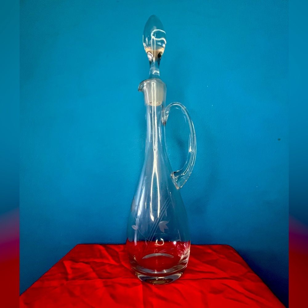 Vintage Clear Glass Wine Decanter with Etched Flower and Stopper EUC